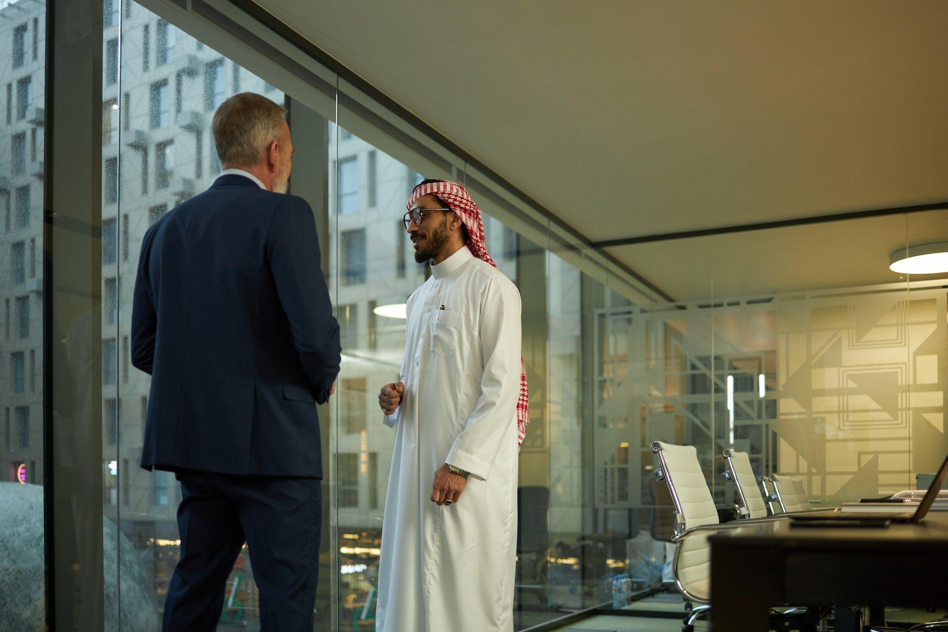 Foreign founder discussing LLC company formation with a UAE business adviser in Dubai.